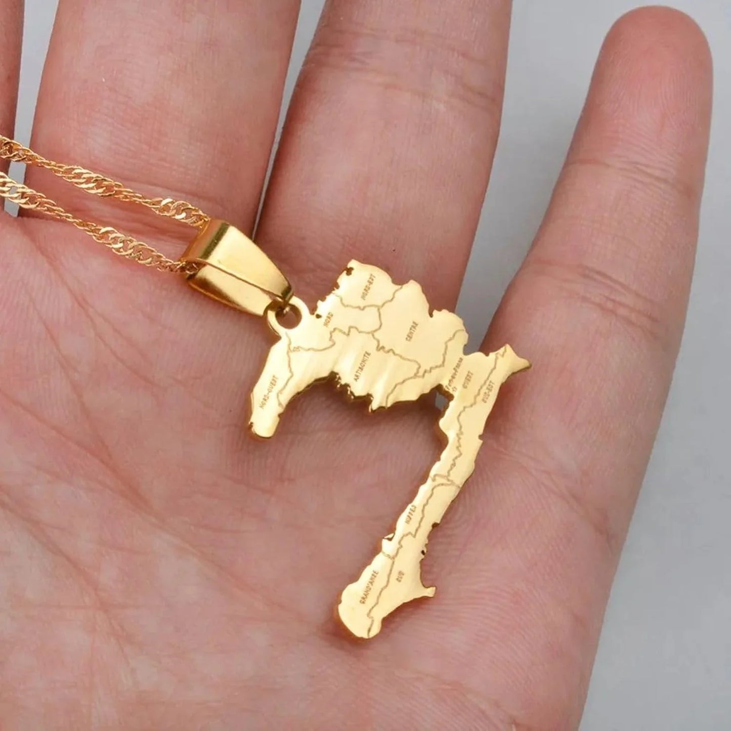 Chaîne avec pendentif carte de la République d'Haïti
